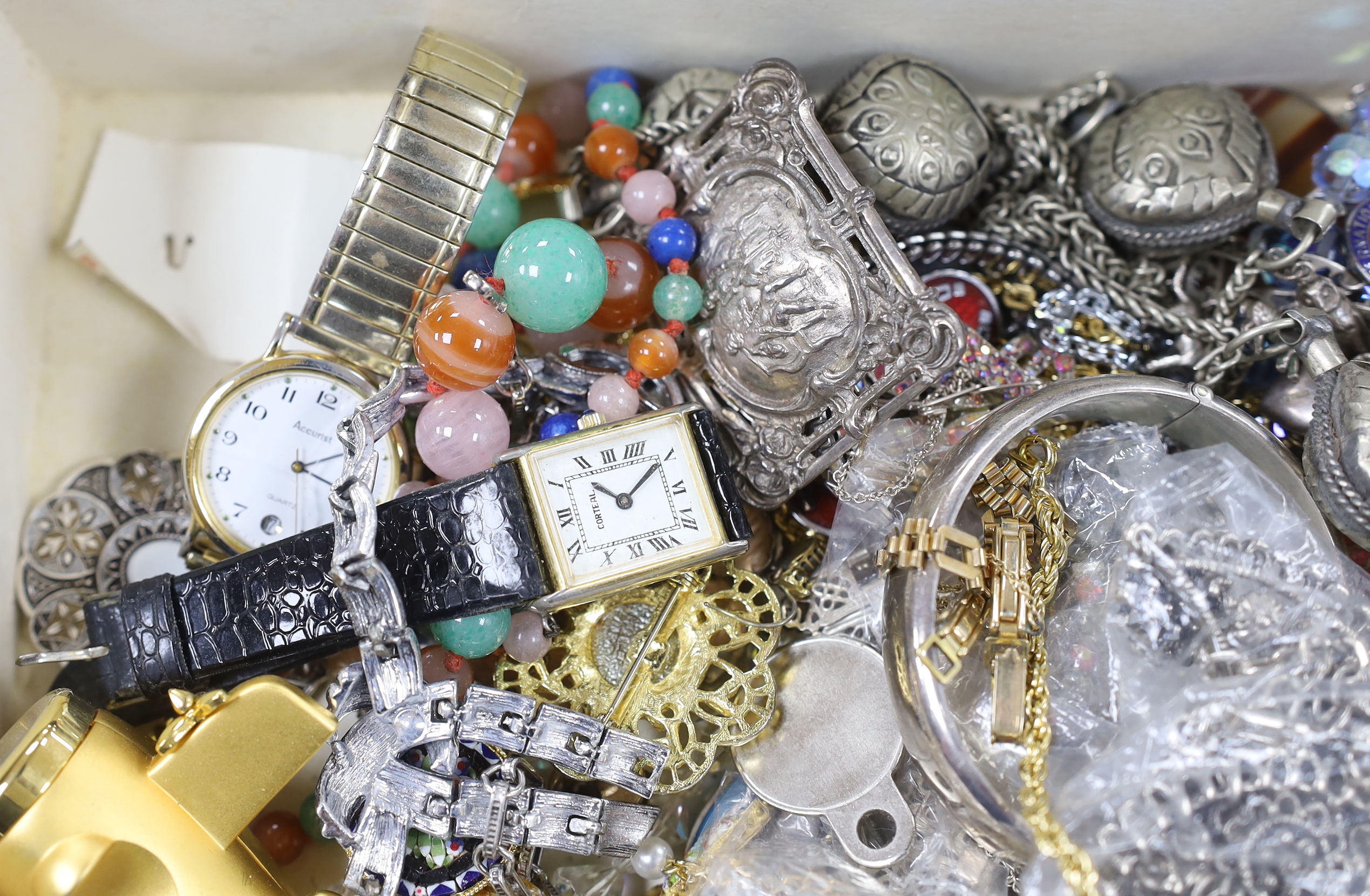 A quantity of assorted costume jewellery, including an Italian 900 standard gilt white metal filigree and cameo shell set bracelet, etc.